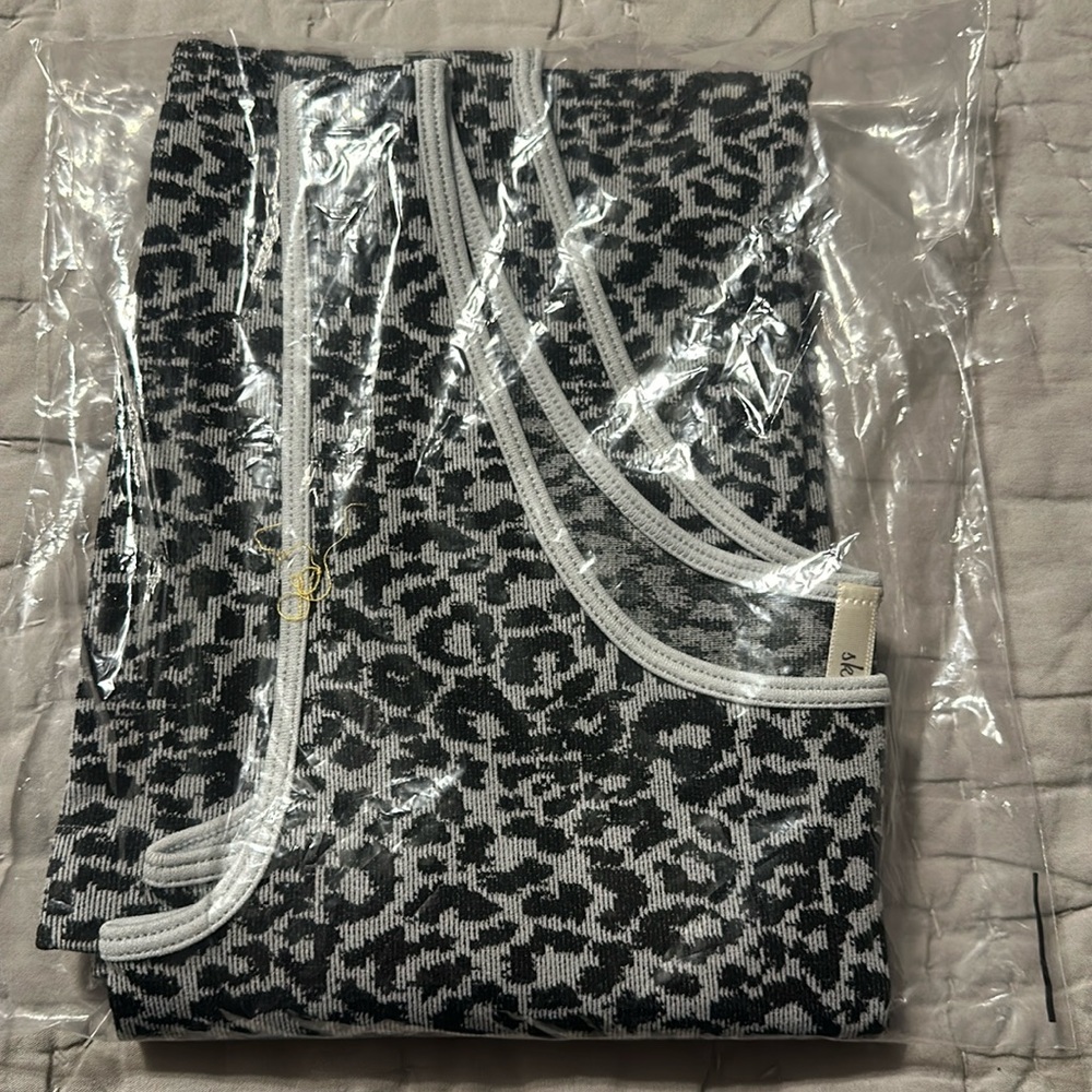 Grey leopard skinny tee tank new